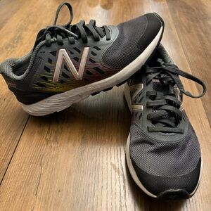 New Balance Kids Unisex FuelCore Urge V2 Running Shoes Size 4